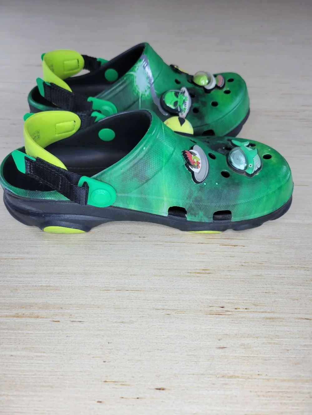 Crocs Ron English Area 54 All Terrain Clog J6 Green Cosmic Alien Graphic FLAW